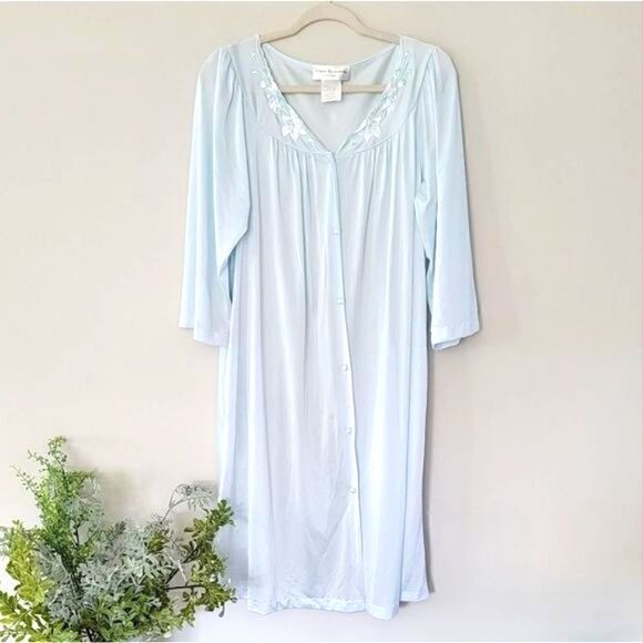 Miss Elaine Silky🌷 soft nightgown size Medium - Picture 1 of 13